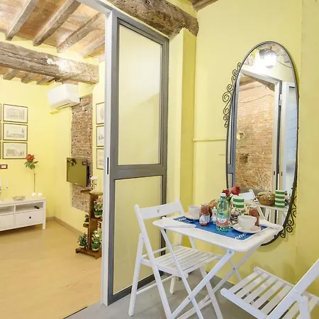 Cozybricks In - In Historical Center - Air Cond & Wifi - Apartment